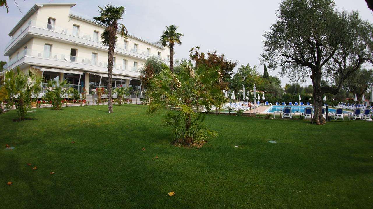 Front Lake Hotel Villa Paradiso Suite Moniga del Garda Exterior photo