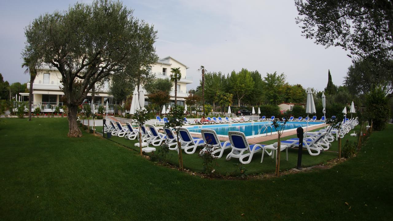 Front Lake Hotel Villa Paradiso Suite Moniga del Garda Exterior photo